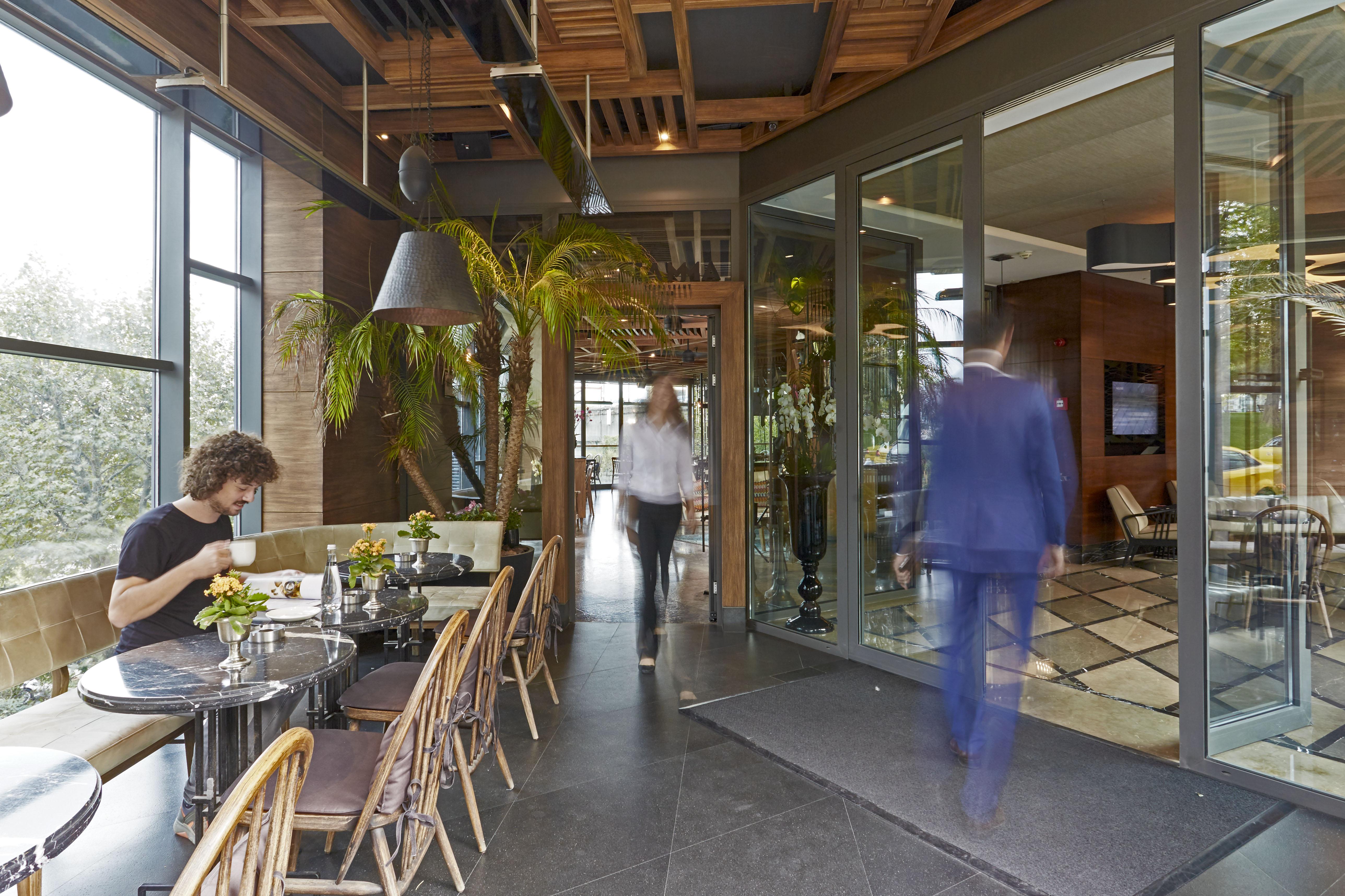 فندق جيزي بوسفورز اسطنبول المظهر الخارجي الصورة The interior of the restaurant